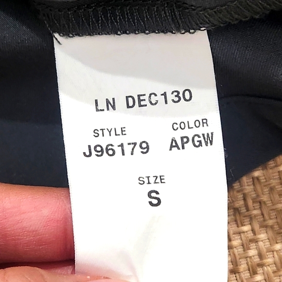 Jaanuu Scrubs Women’s 3-Pocket V-Neck Oversized Top‎ Military Green S - Picture 8 of 9